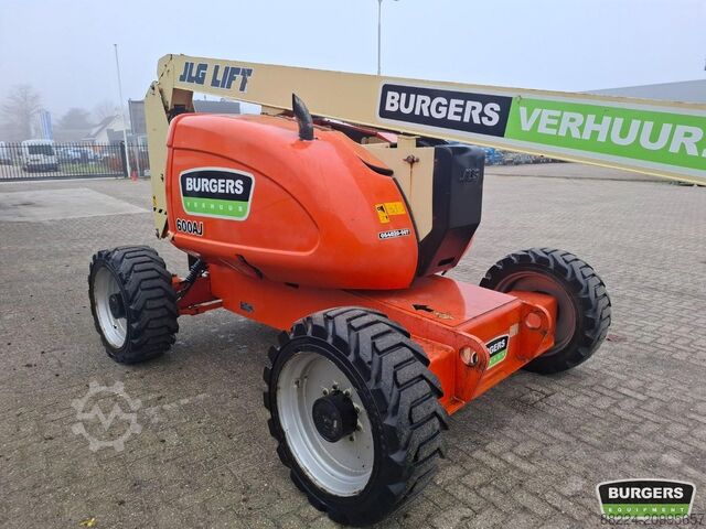 Articulated boom lift JLG 600AJ