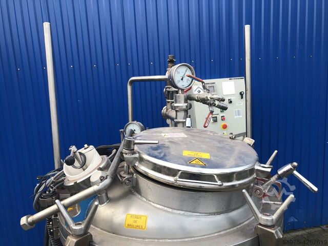 Pressure vessel with double jacket vessel 10459