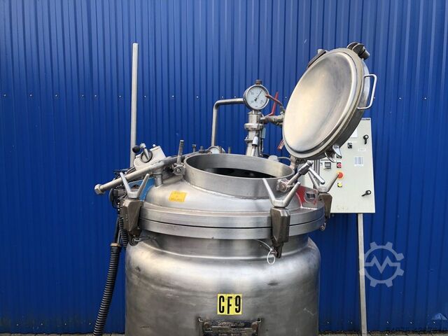Pressure vessel with double jacket vessel 10459