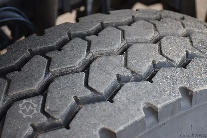 Loading platform Mercedes-Benz Arocs 1836