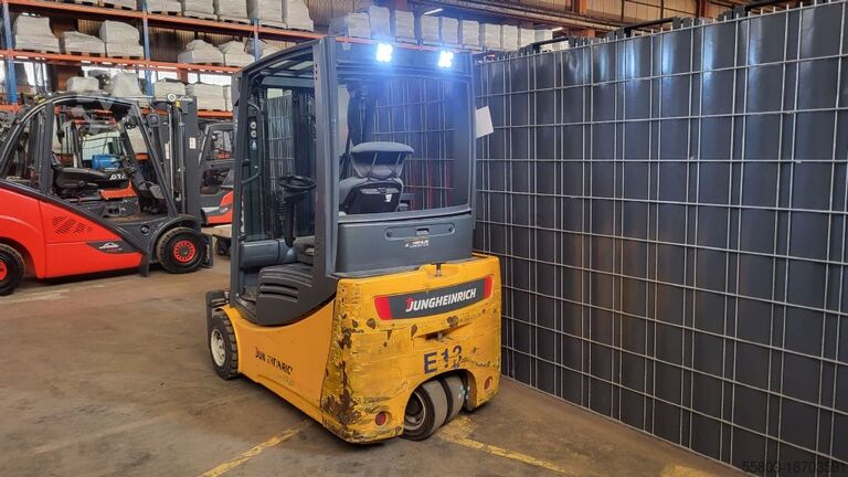 Elektro 3 Rad-Stapler Jungheinrich EFG220 // Triplex // Elektro / 3+4 Ventil