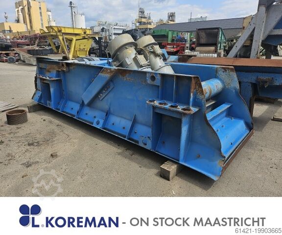 Sandvik Hopper with Vibrating Chute and Grizzly  