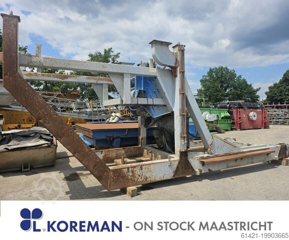 Sandvik Hopper with Vibrating Chute and Grizzly  