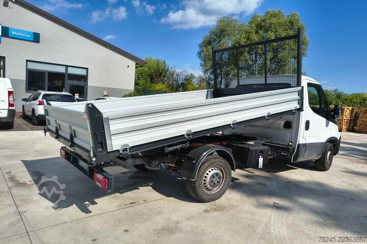 Three-way tipper van IVECO DAILY 35S 11 2.3 RIBALTABILE TRILATERALE