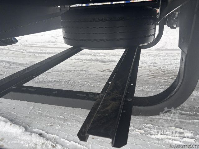 Auflieger mit Pritsche & Plane Schmitz Cargobull Semitrailer Curtainsider Standard