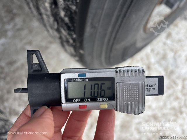 Auflieger mit Pritsche & Plane Schmitz Cargobull Semitrailer Curtainsider Standard