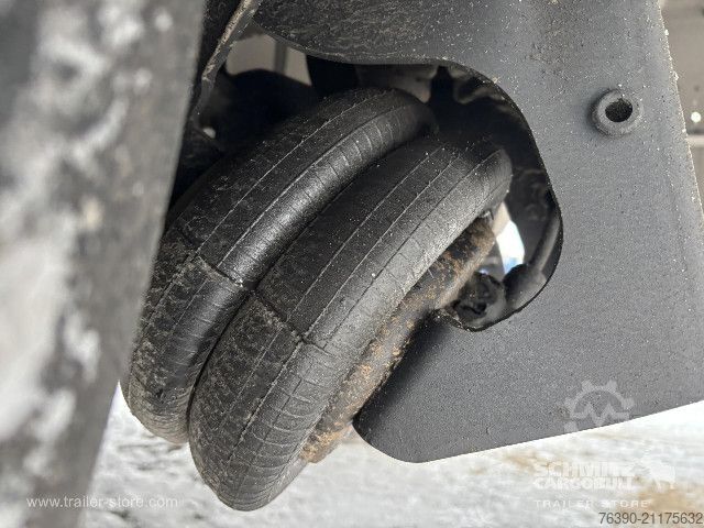 Auflieger mit Pritsche & Plane Schmitz Cargobull Semitrailer Curtainsider Standard