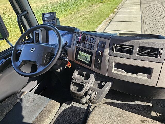 Refrigerated/frozen transport VOLVO FL 210.14 CARRIER TAILLIFT