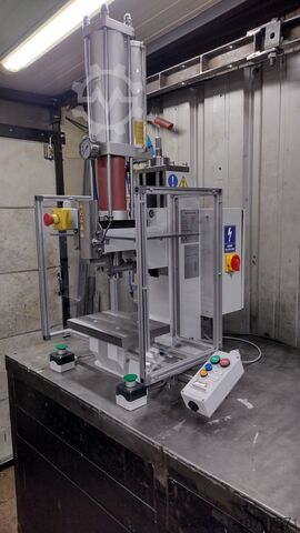 Pneumohydraulic Press 1T–50T UNITECH 