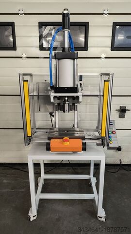 Pneumohydraulic Press 1T–50T UNITECH 