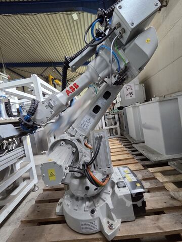 Industrial robot ABB IRB 2600