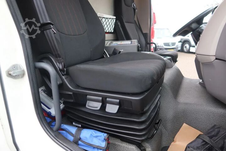 Koffer DAF LF 45 230 Bak + Dhollandia klep 1500 kg. 6 cili...