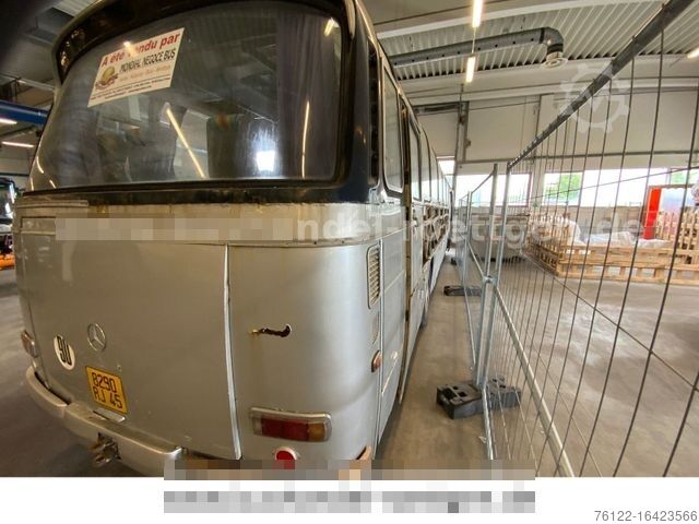 Bus MERCEDES-BENZ O 302/ Restourationsobjekt/ Oldtimer