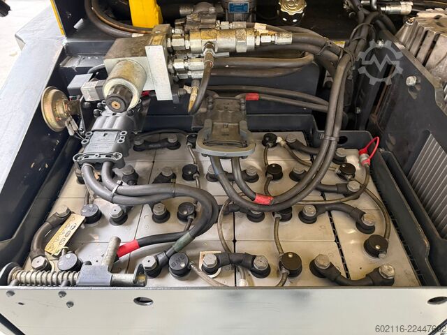 4-way forklift Combilift CBE3000 TRIPLEX 6500 POSITIONER