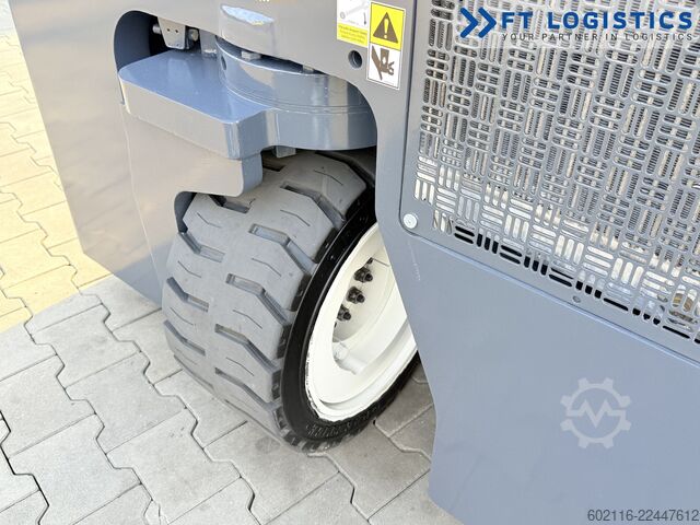 4-way forklift Combilift CB3000 DIESEL TRIPLEX 4900 POSITIONER