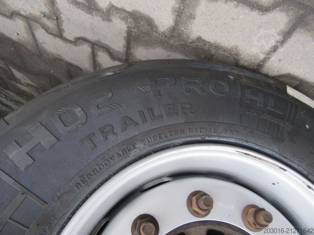 Auflieger mit Pritsche & Plane SCHMITZ CARGOBULL Mega Varios REIFEN & PLANE NEU, Bremse 50%