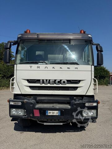 Concrete mixer truck Iveco Trakker 450