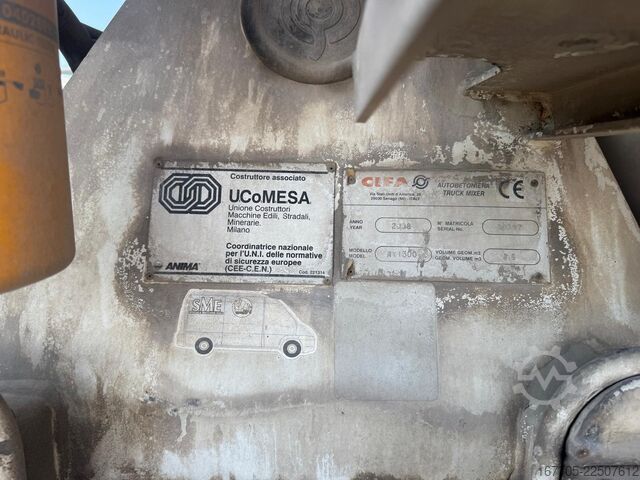 Concrete mixer truck Iveco Trakker 450