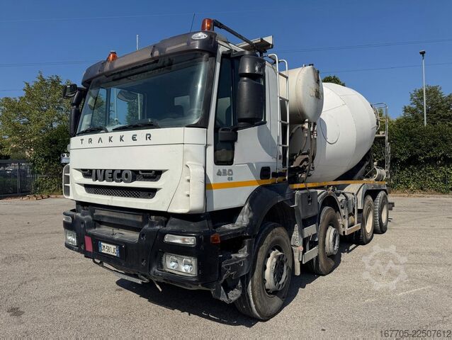 Concrete mixer truck Iveco Trakker 450