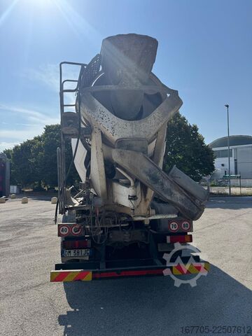 Concrete mixer truck Iveco Trakker 450