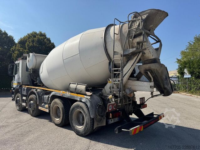 Concrete mixer truck Iveco Trakker 450