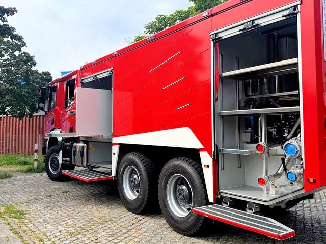 GTLF9500 large tank fire engine (firefighting vehicle) SCANIA P450 XT 6x6 Allrad