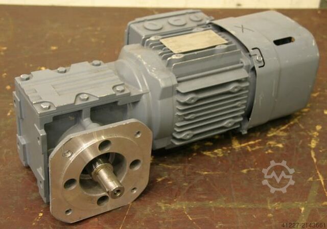 Gear motor 0.75 kW 98 rpm SEW-EURODRIVE WF30DRS80S4BE1
