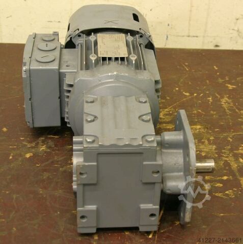 Gear motor 0.75 kW 98 rpm SEW-EURODRIVE WF30DRS80S4BE1