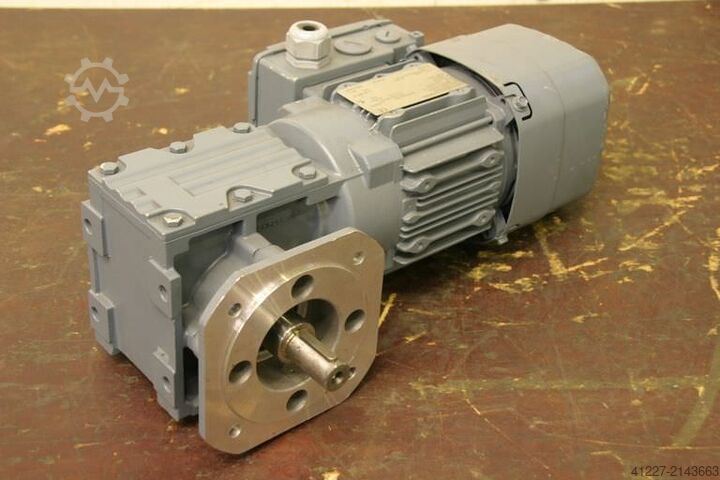 Gear motor 0.37 kW 50 rpm SEW EURODRIVE WF30DRS71S71S4BE05