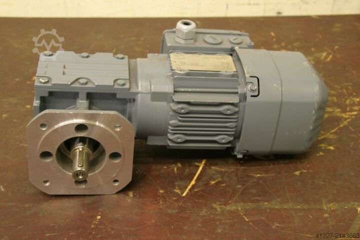 Gear motor 0.37 kW 50 rpm SEW EURODRIVE WF30DRS71S71S4BE05