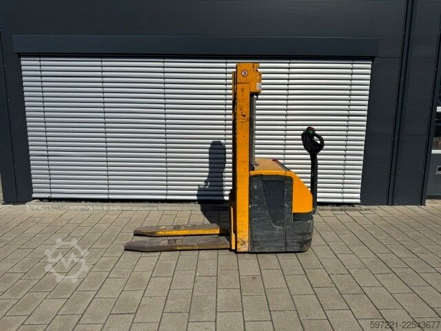Palettenstapler Jungheinrich EJC 216
