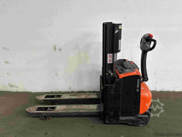 High Lift stacker Toyota SWE 200 D - mit INITIALHUB ! - nur 149 Stunden !!