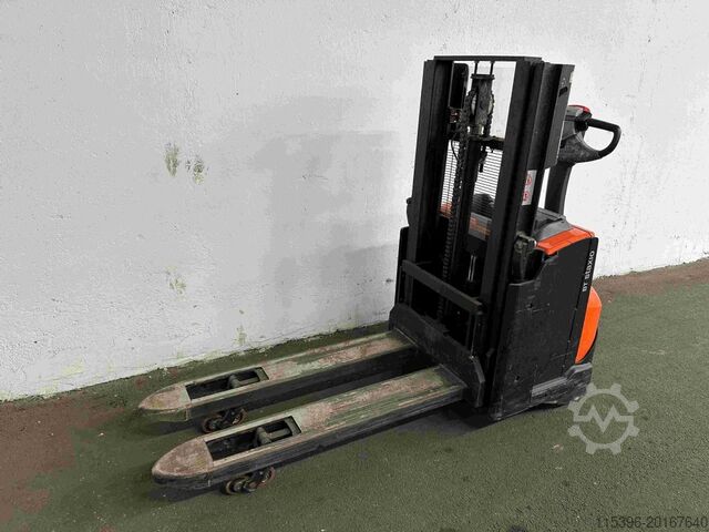 High Lift stacker Toyota SWE 200 D - mit INITIALHUB ! - nur 149 Stunden !!