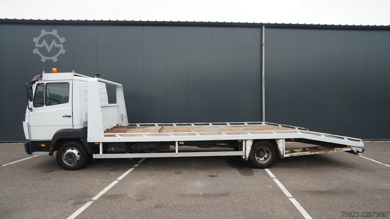 Car carrier van Mercedes-Benz 814 machine transporter truck