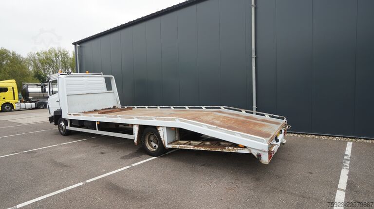 Car carrier van Mercedes-Benz 814 machine transporter truck