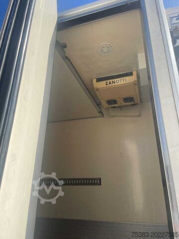 Refrigerated truck DAF LF 45.180