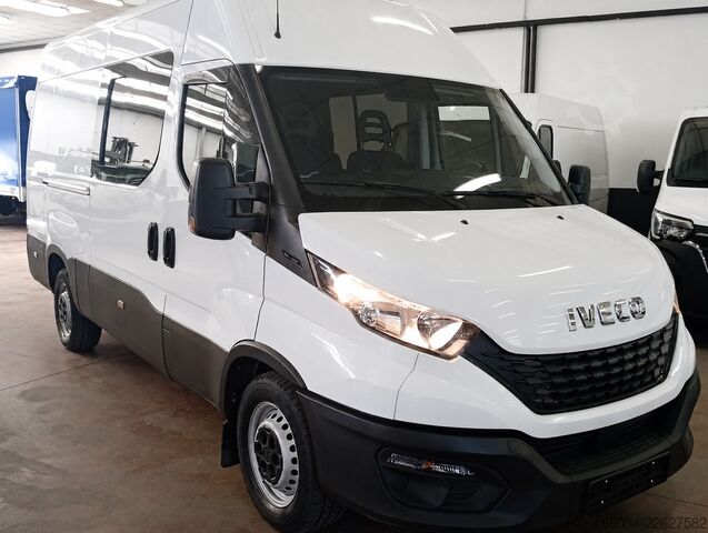 Closed van with seating Iveco Daily 35S