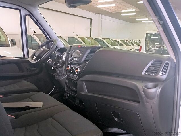 Closed van with seating Iveco Daily 35S