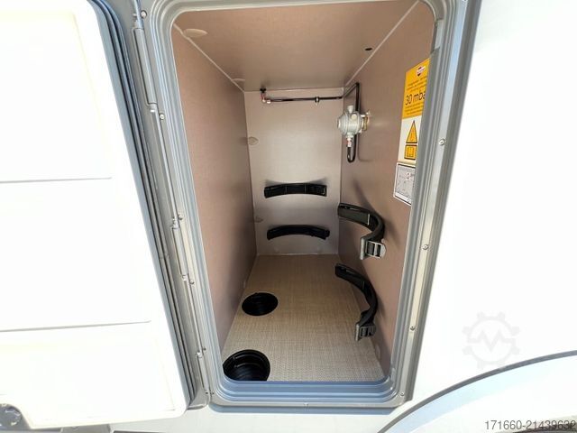 Semi-integrated camper BÜRSTNER Lyseo TD 594 Komfort Paket 10 Zoll, Markise