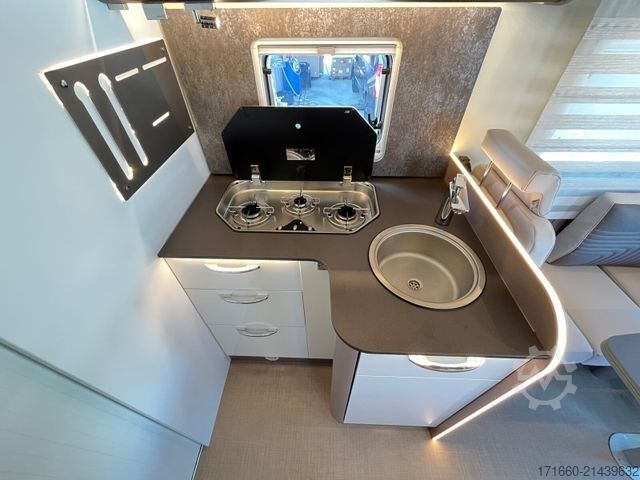 Semi-integrated camper BÜRSTNER Lyseo TD 594 Komfort Paket 10 Zoll, Markise