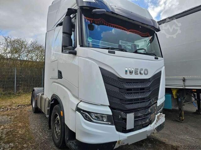 Standard SZM IVECO 490 S-Way mit kleinem Unfallschaden, Retarder