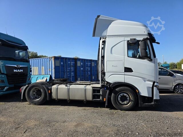 Standard SZM IVECO 490 S-Way mit kleinem Unfallschaden, Retarder