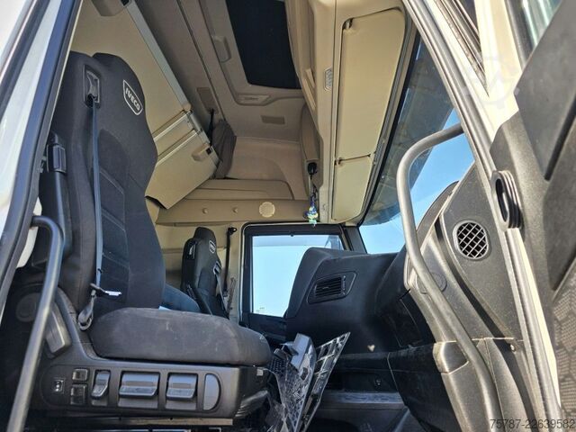 Standard SZM IVECO 490 S-Way mit kleinem Unfallschaden, Retarder