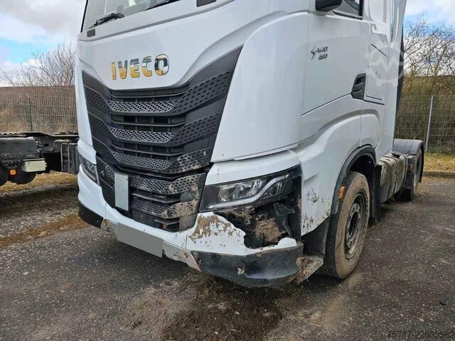 Standard SZM IVECO 490 S-Way mit kleinem Unfallschaden, Retarder