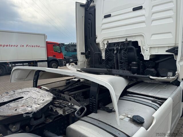 Standard SZM MAN TGX 18.510 beschädigt /damaged