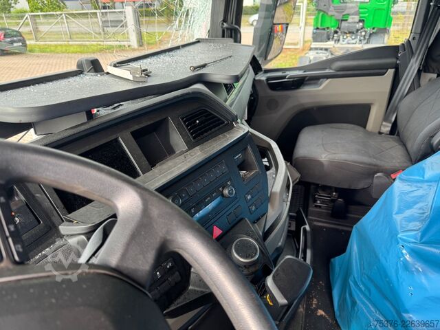 Standard SZM MAN TGX 18.510 beschädigt /damaged