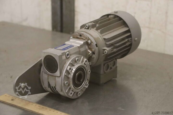 Geared motor: 0.18 kW 135 rpm Varvel FRS40/PC 19MM IEC63B14