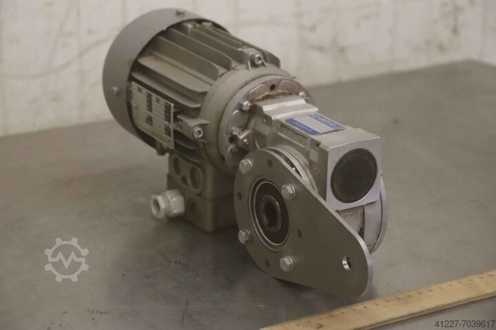 Geared motor: 0.18 kW 135 rpm Varvel FRS40/PC 19MM IEC63B14