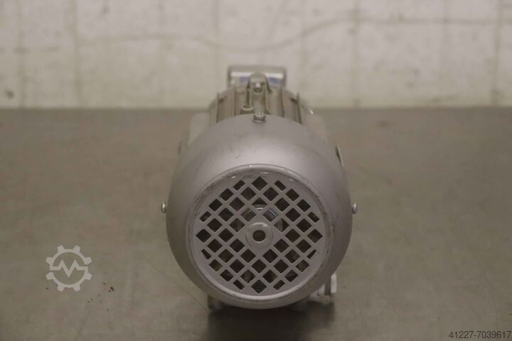 Geared motor: 0.18 kW 135 rpm Varvel FRS40/PC 19MM IEC63B14