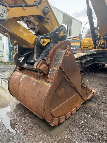 Kettenbagger CATERPILLAR 352 mit CE und EPA